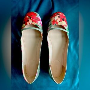 Gucci floral and gold ballet flats size 37 1/2, 7 1/2
